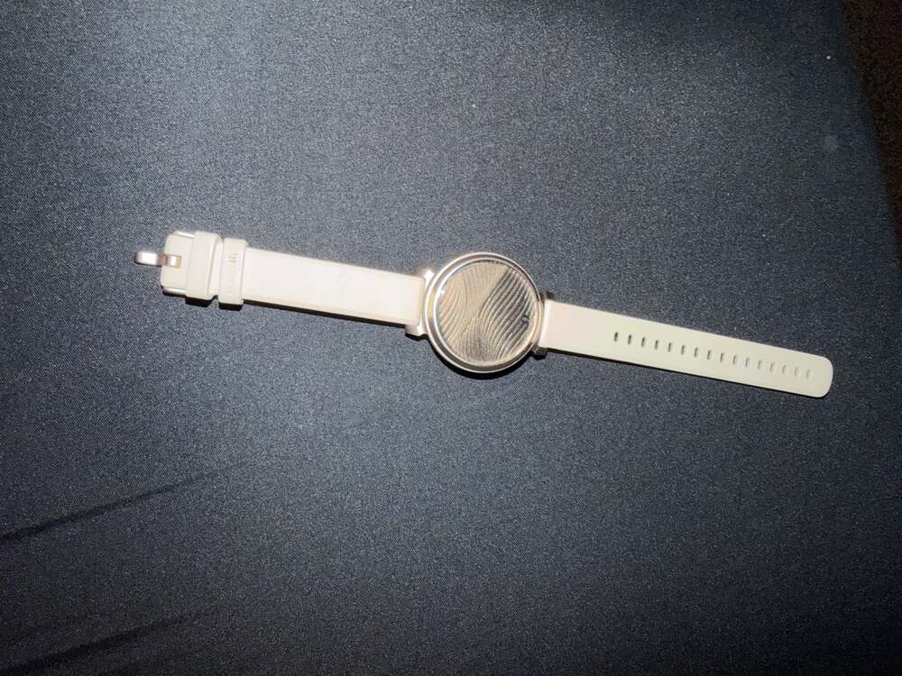 Garmin Lily 2 Smartwatch Cream Gold with Coconut Silicone Band